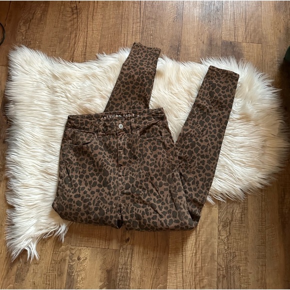 AMERICAN EAGLE Curvy Super Hi-Rise Jegging In Leopard Print - Picture 2 of 4